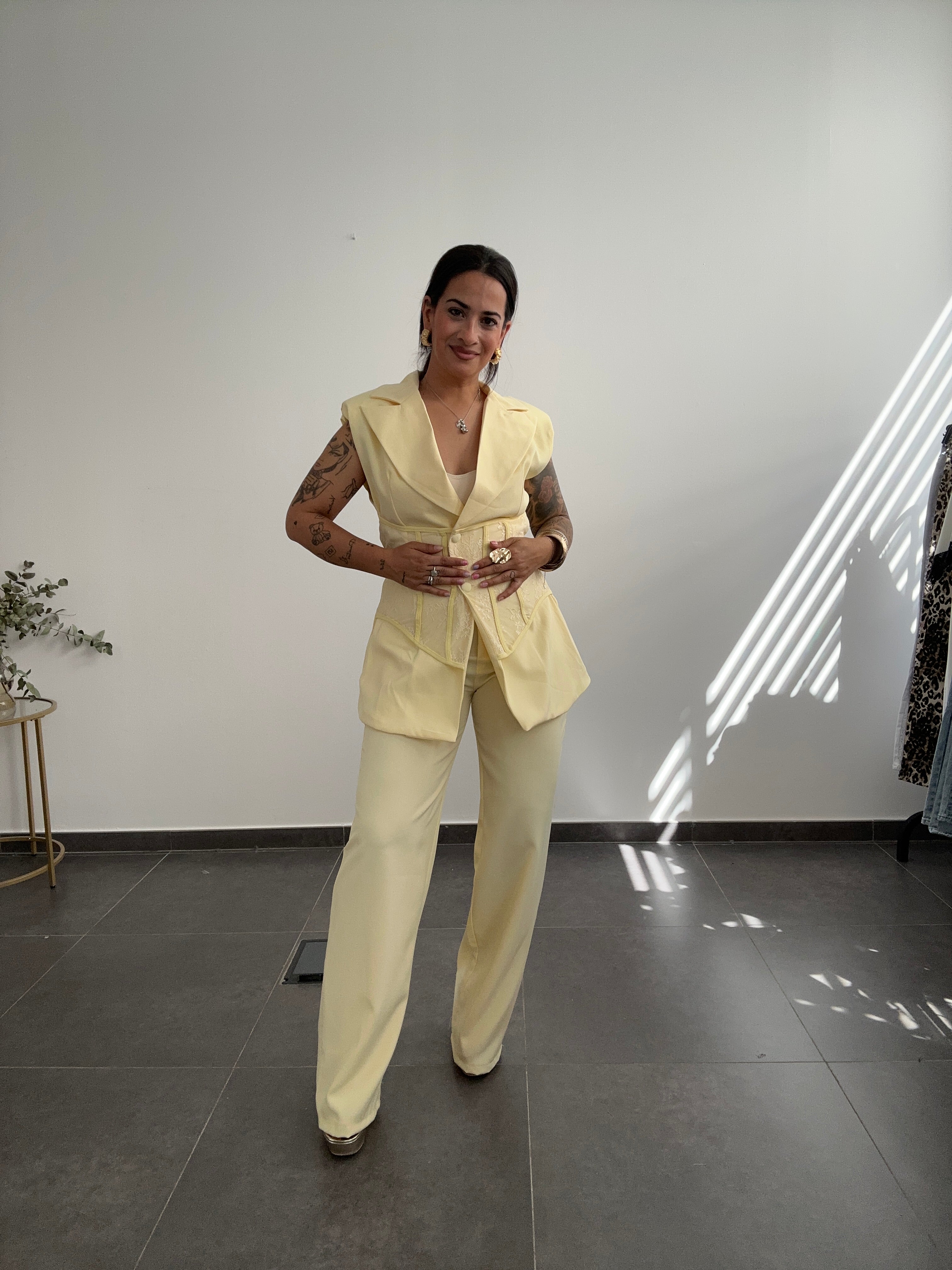 TRAJE CORSET AMARILLO.