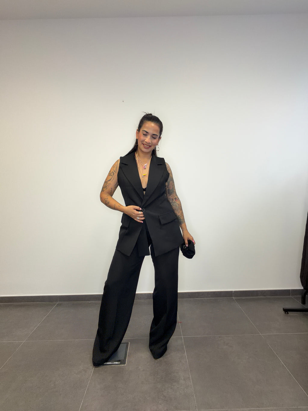 TRAJE FLOR NEGRO.