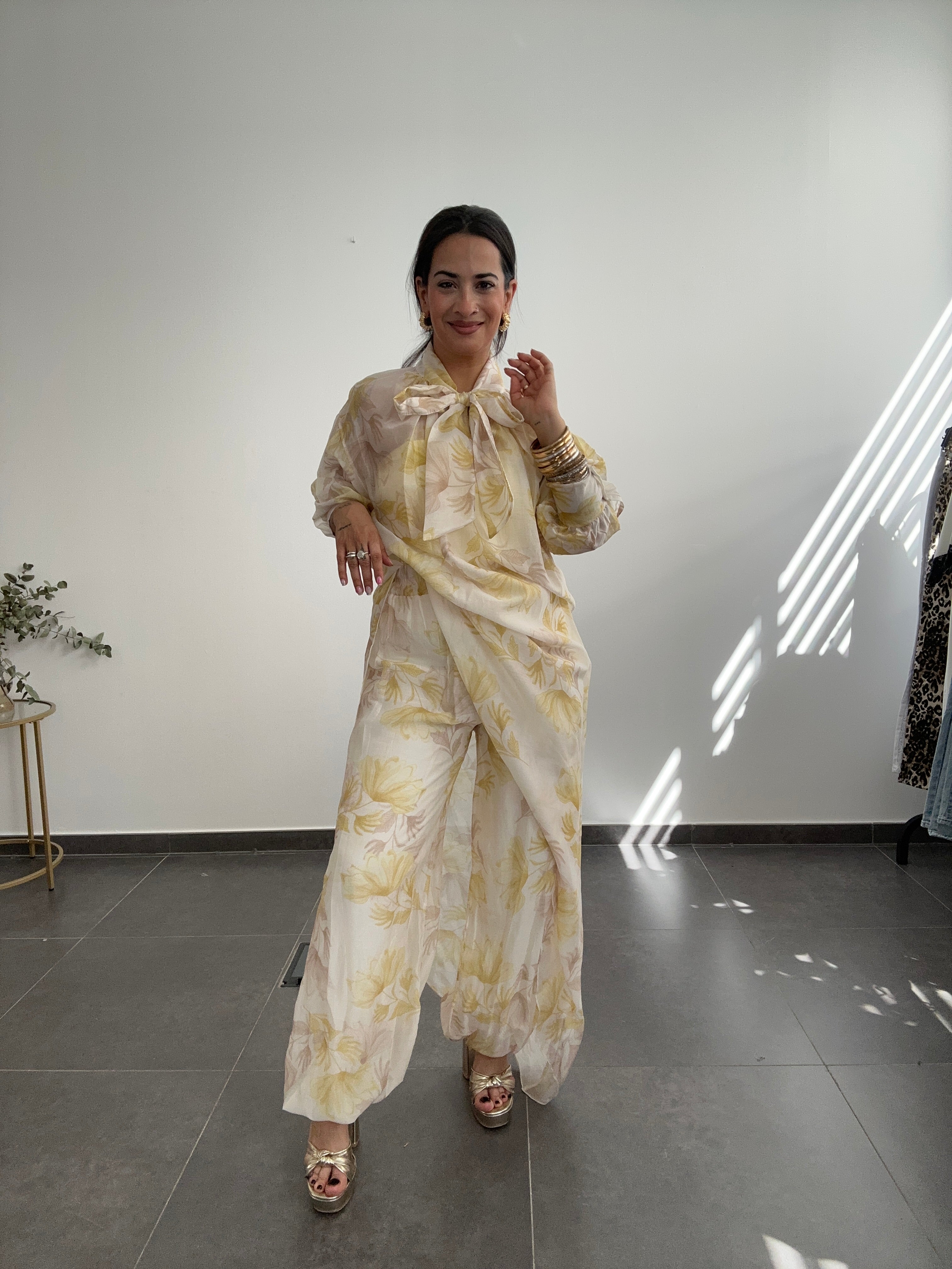 BLUSÓN FLORAL AMARILLO