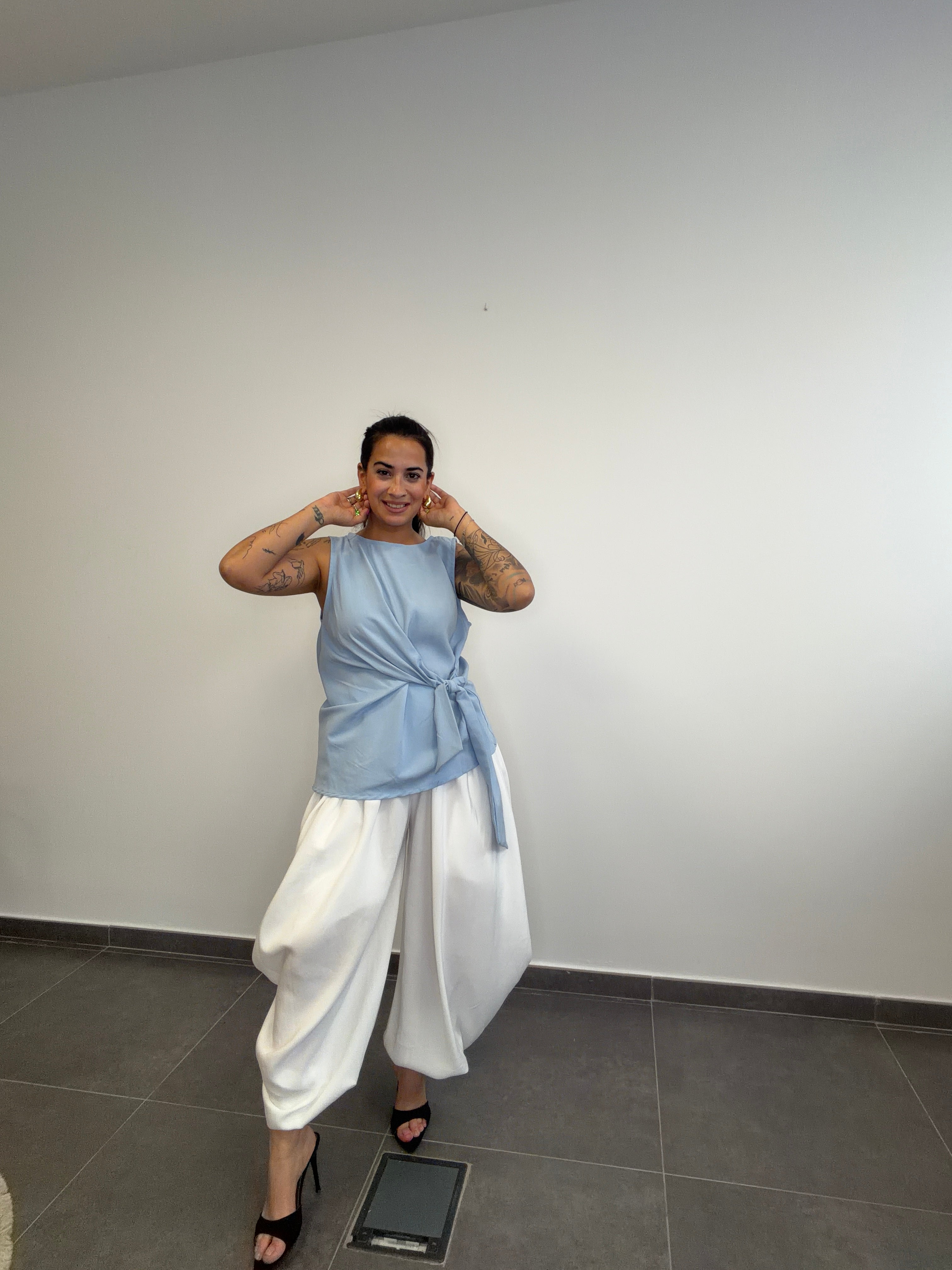 PANTALÓN MURCIÉLAGO BLANCO.