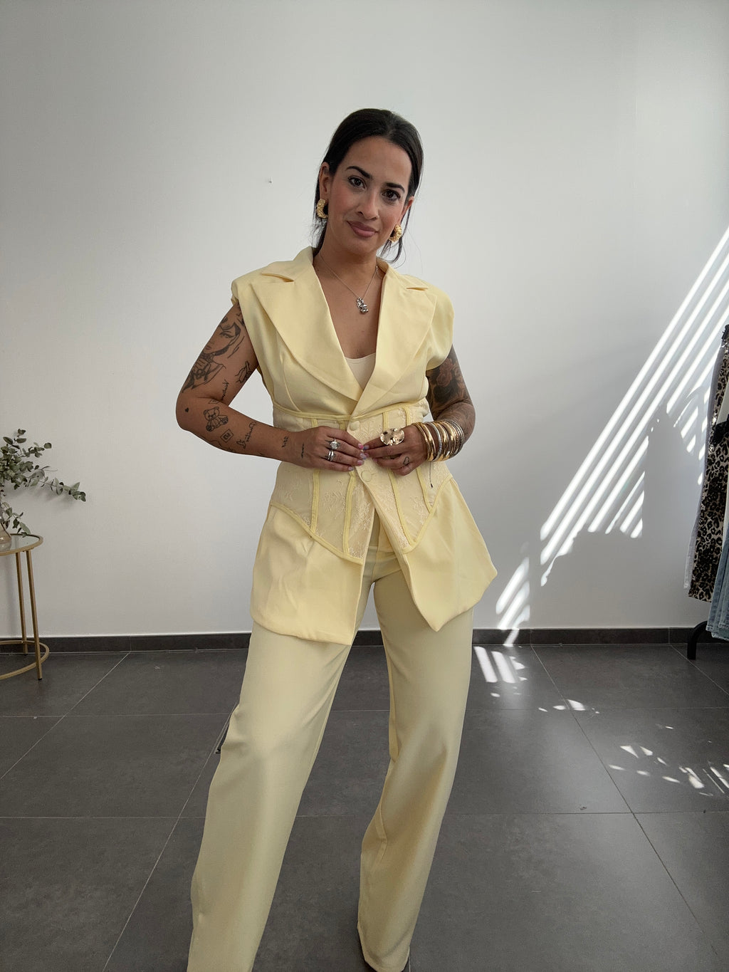 TRAJE CORSET AMARILLO.