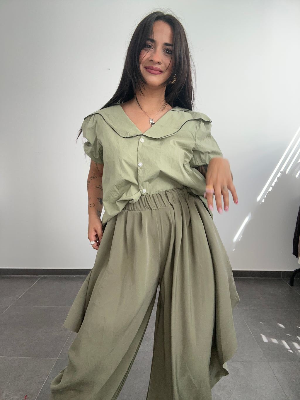 PANTALÓN MURCIÉLAGO VERDE.