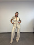 TRAJE FLOR BEIGE.
