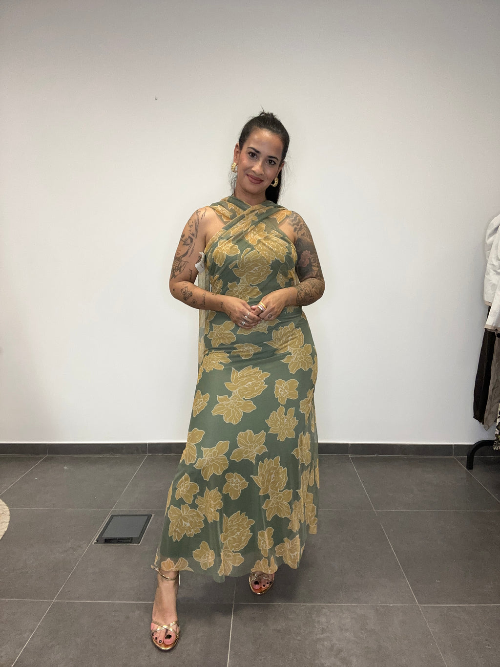 VESTIDO MULTIPOSICIÓN.