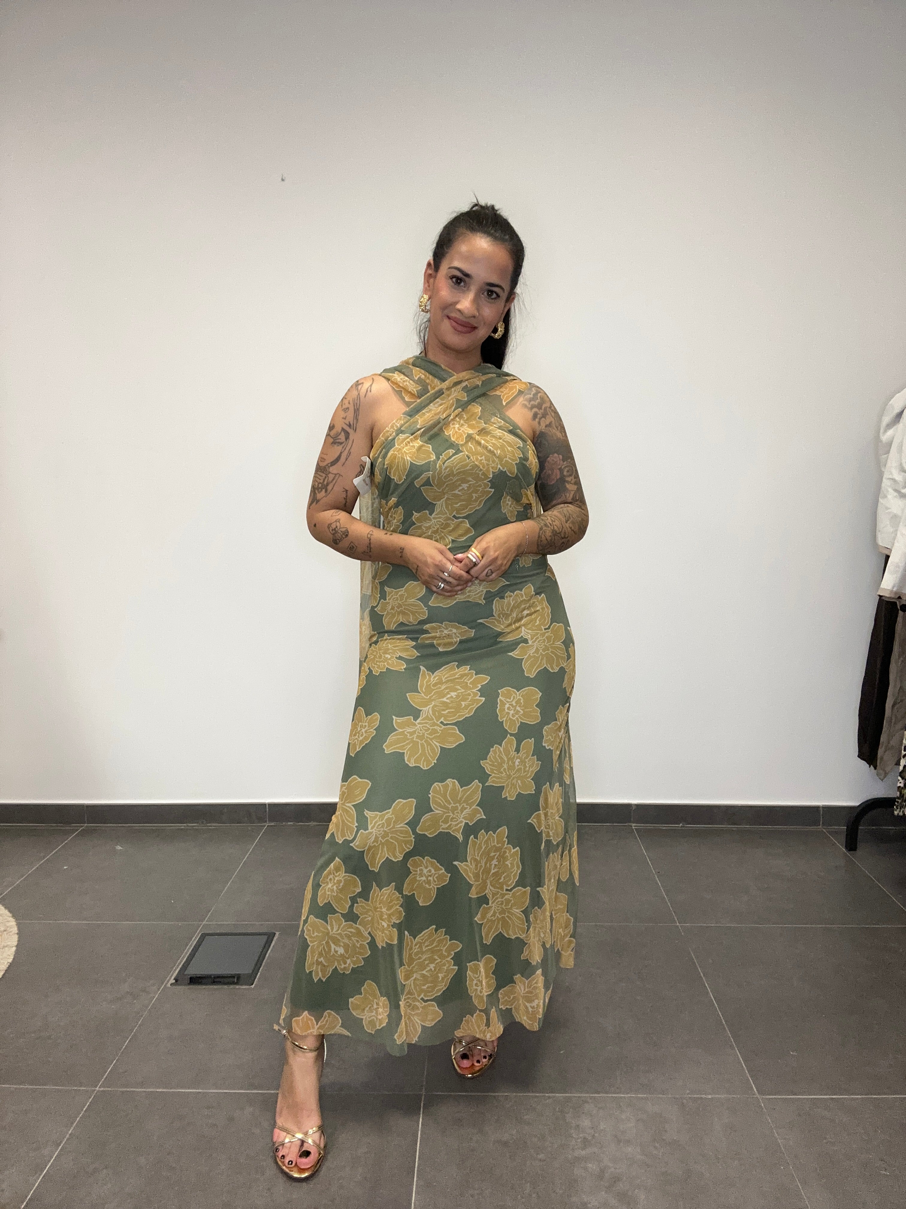 VESTIDO MULTIPOSICIÓN.