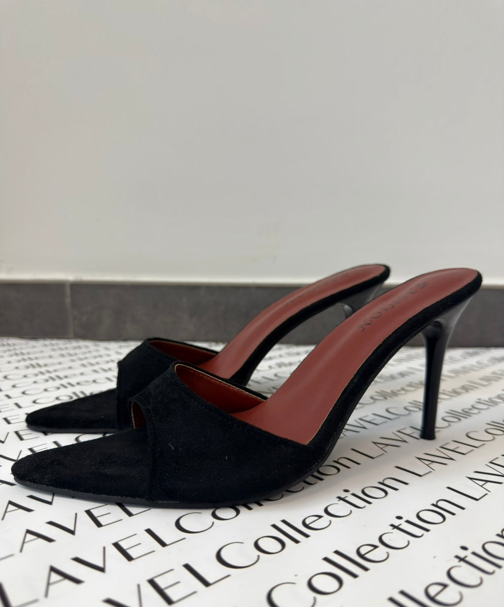 STILETOS NEGROS