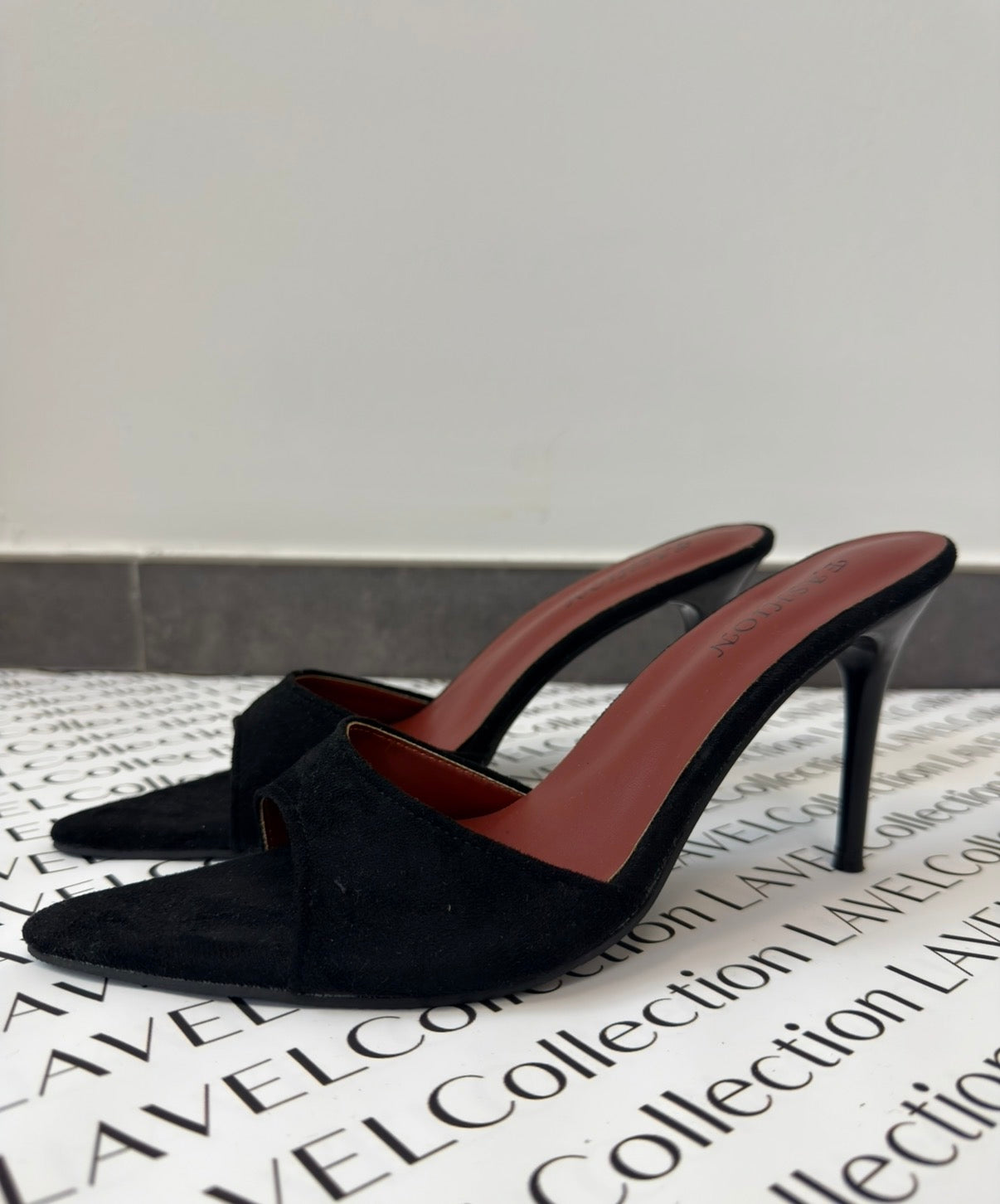 STILETOS NEGROS