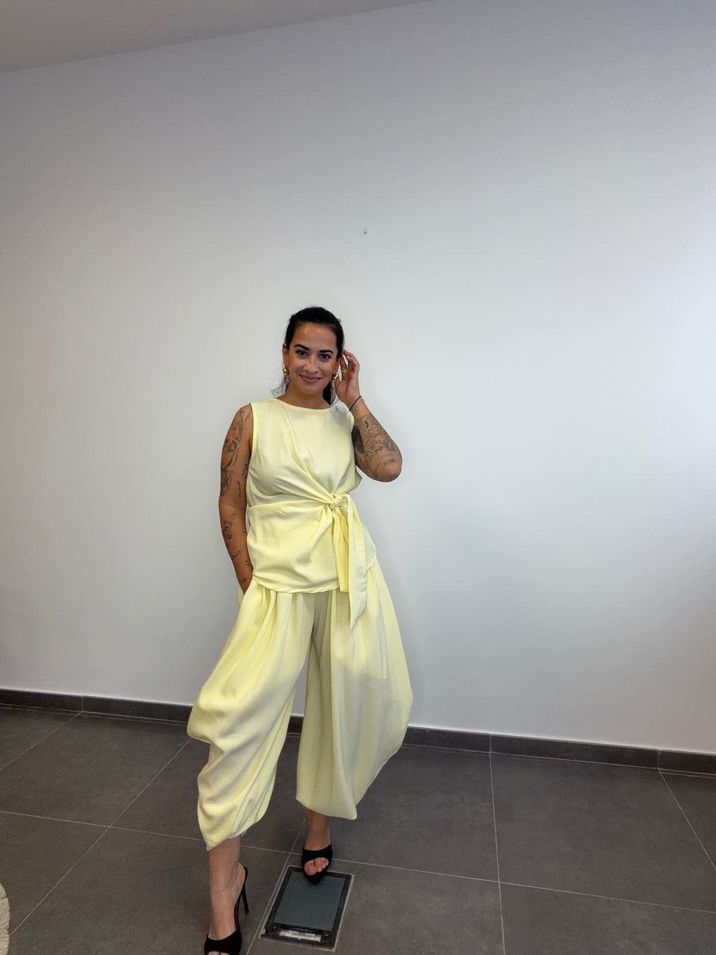 PANTALÓN MURCIÉLAGO AMARILLO