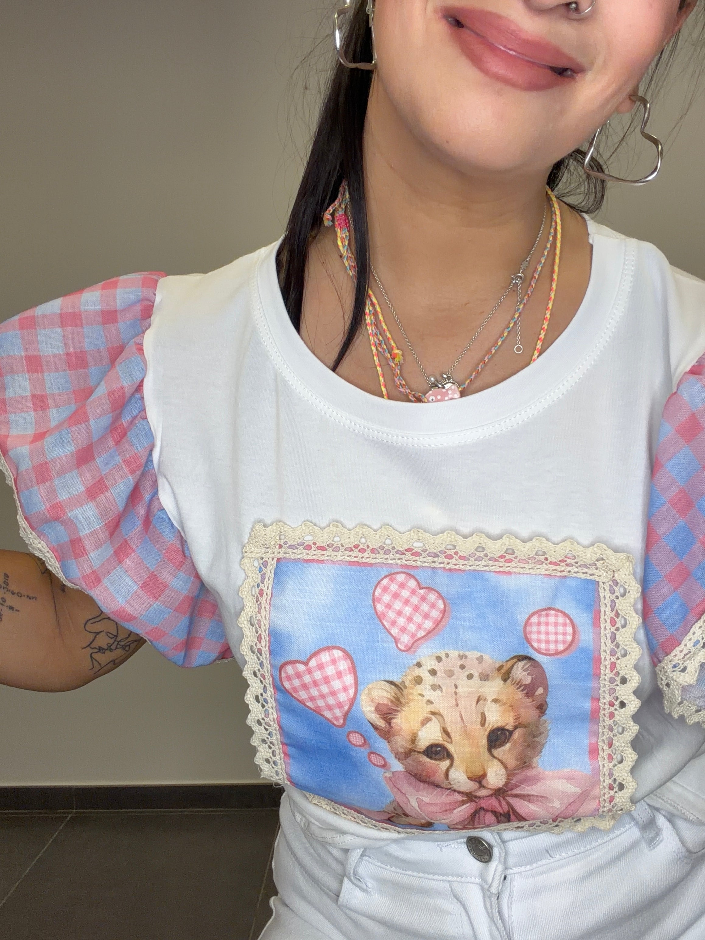 CAMISETA MANGA VOLANTE AZUL.