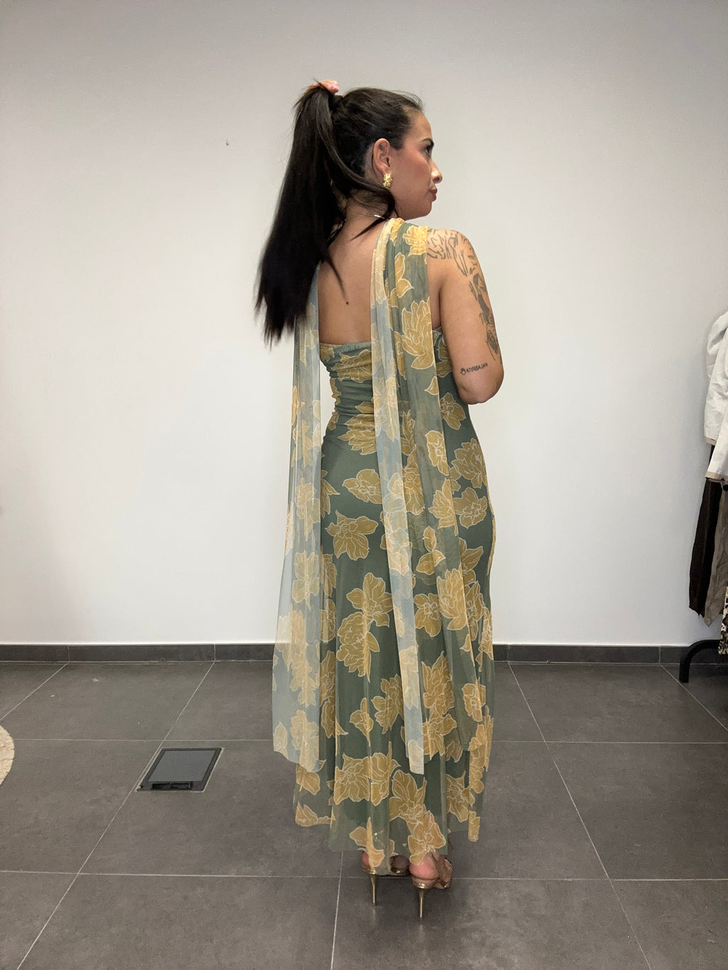VESTIDO MULTIPOSICIÓN.