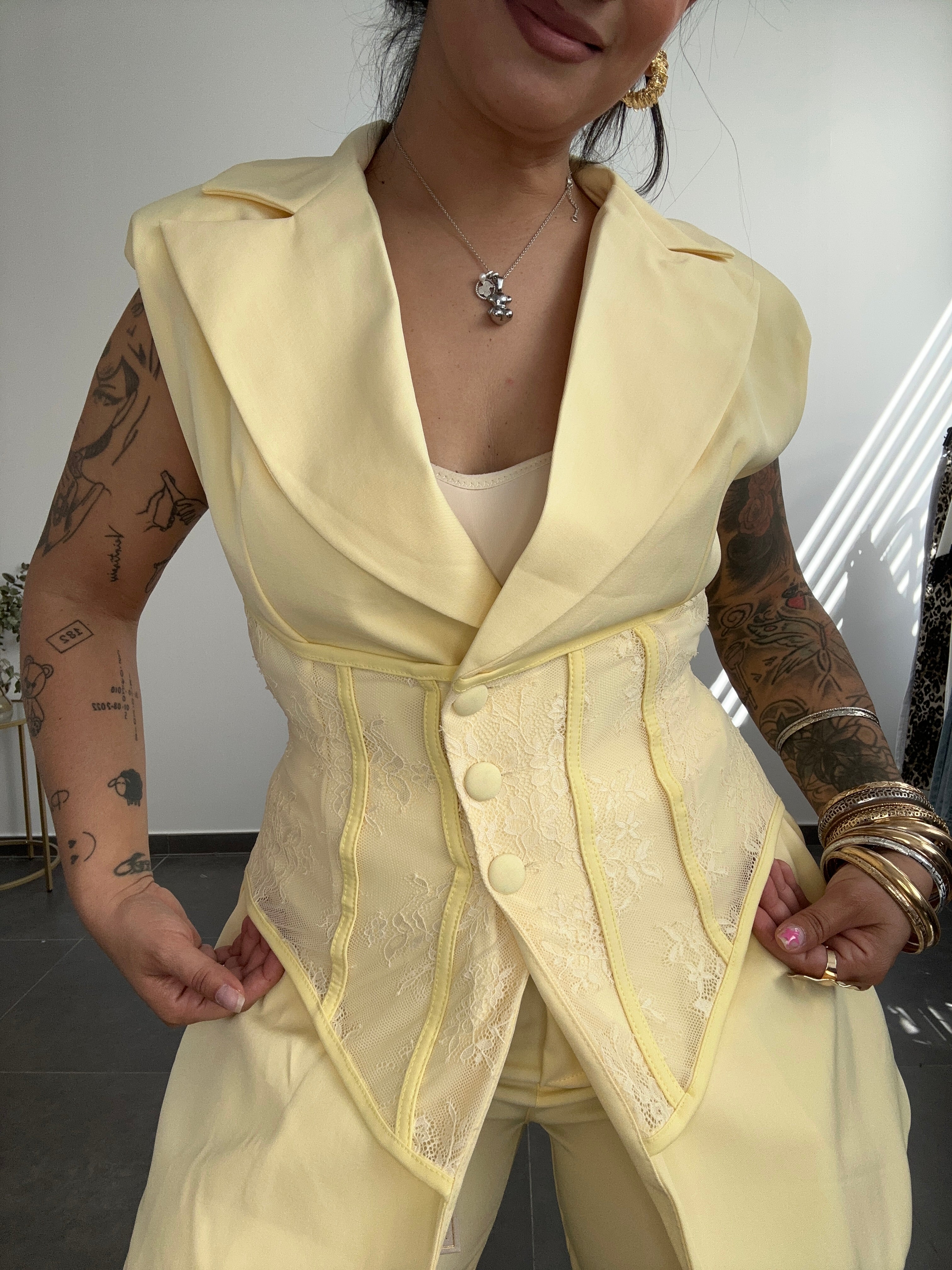 TRAJE CORSET AMARILLO.