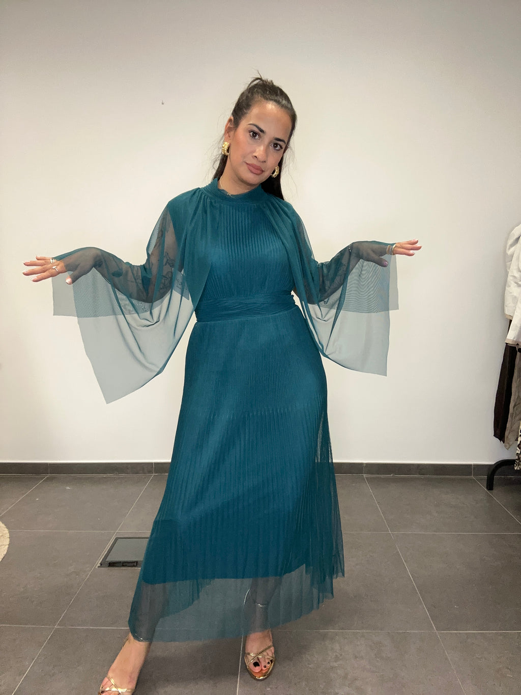 VESTIDO MANGAS TUL PETROLEO.