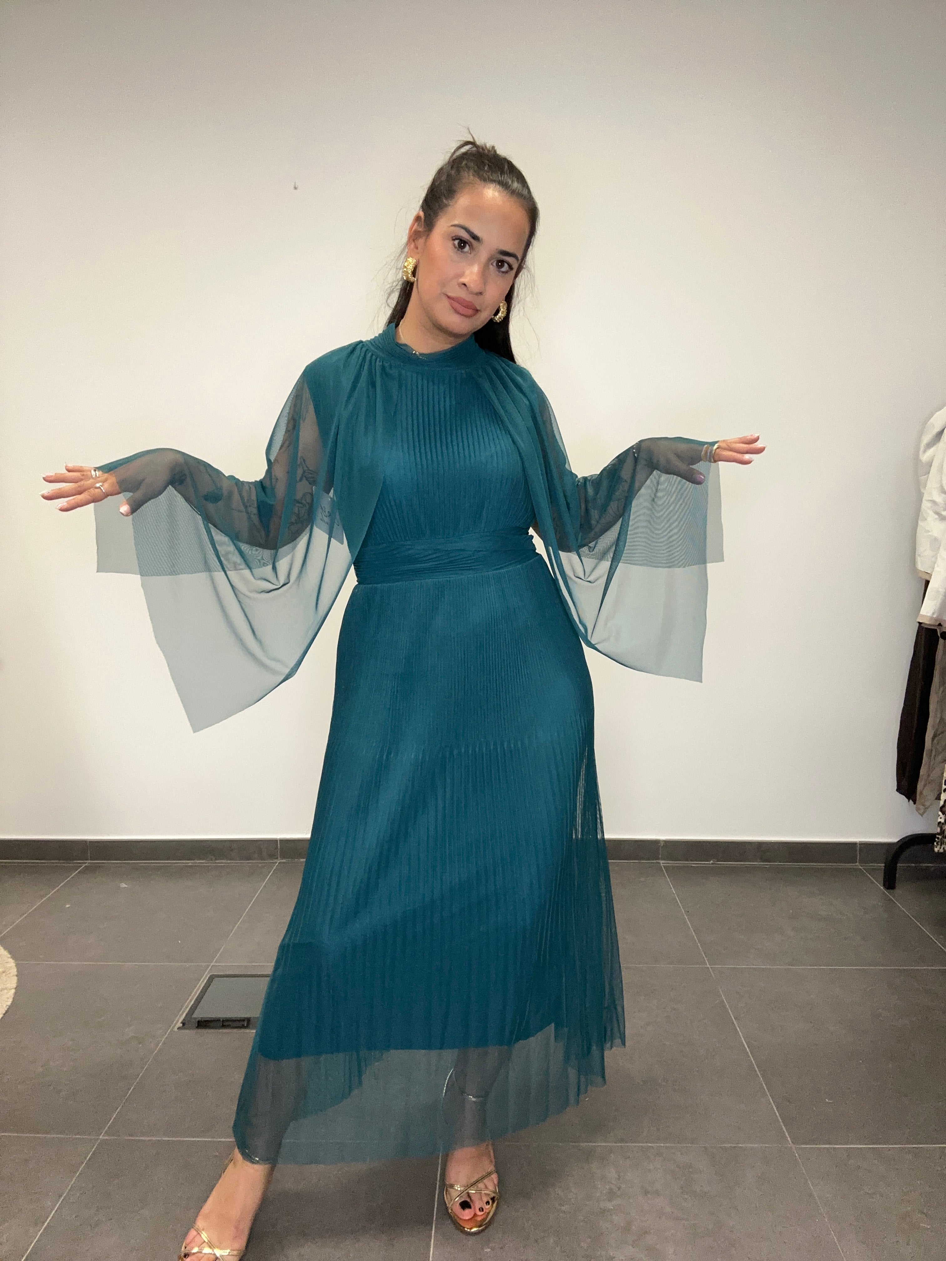 VESTIDO MANGAS TUL PETROLEO.