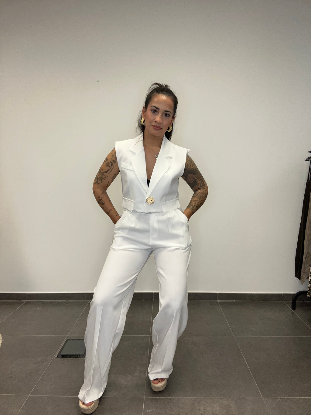 TRAJE CHALECO CROP BLANCO.