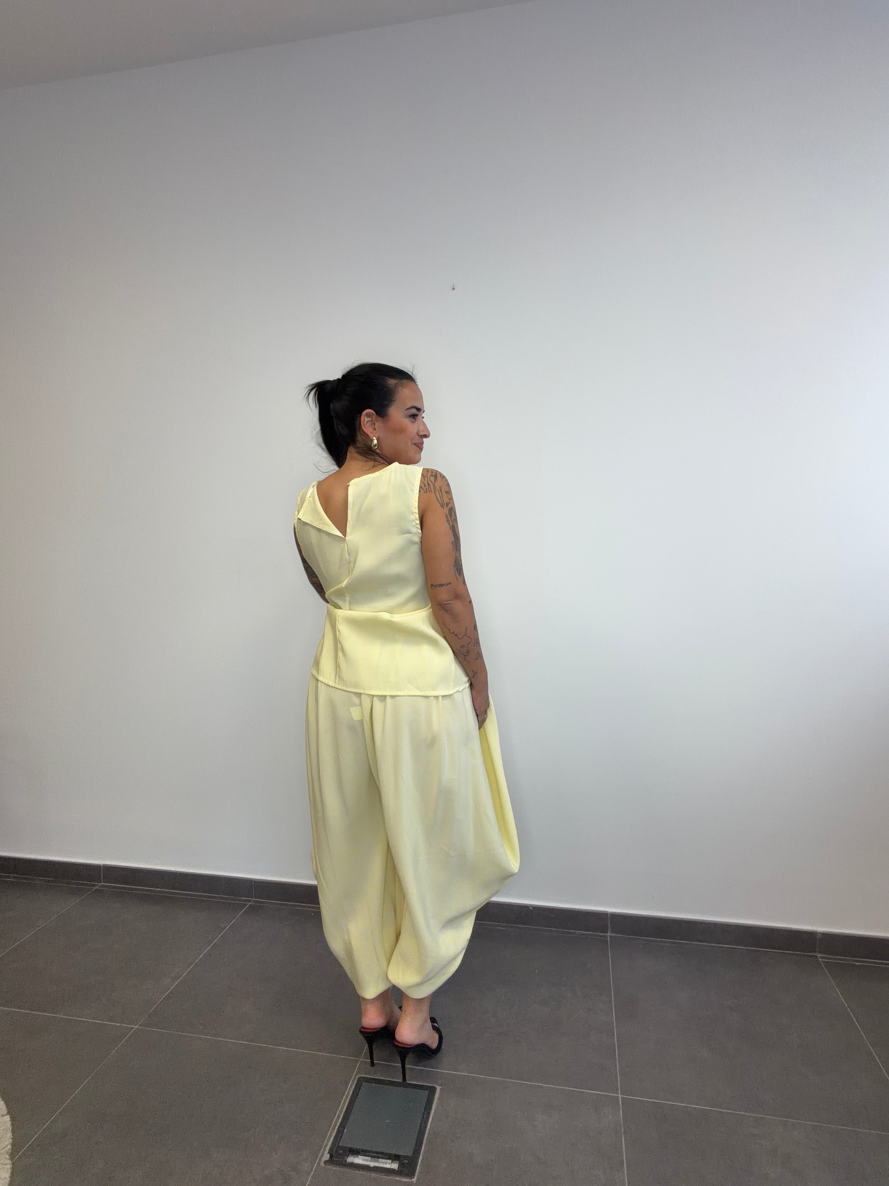 PANTALÓN MURCIÉLAGO AMARILLO