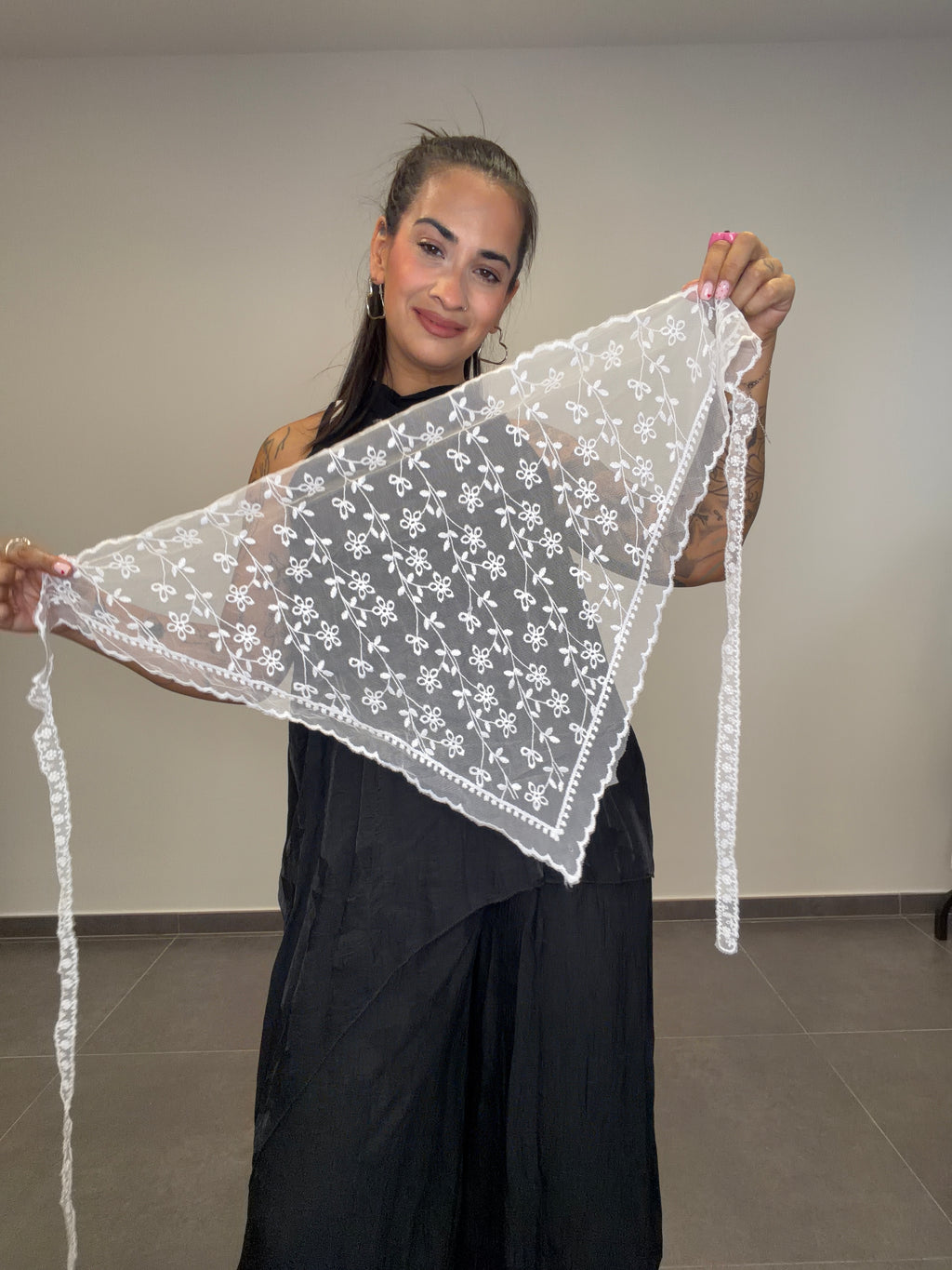 BANDANA BORDADA BLANCA.