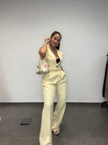 TRAJE CHALECO CROP AMARILLO.
