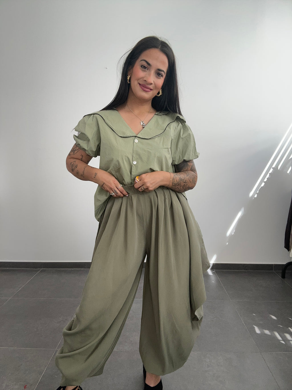 PANTALÓN GLOBO VERDE.