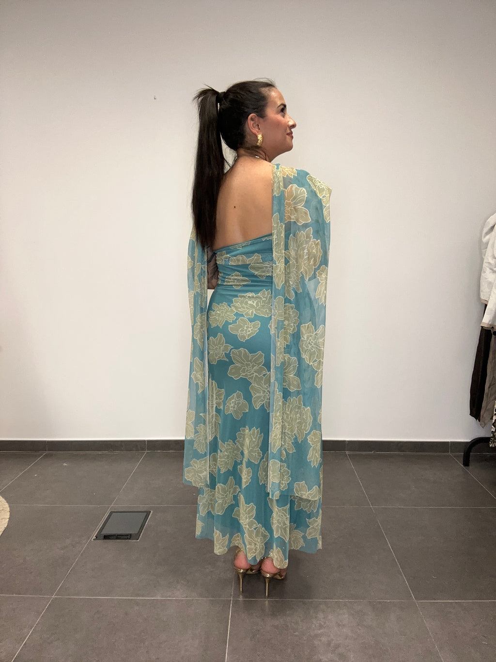 VESTIDO MULTIPOSICIÓN.